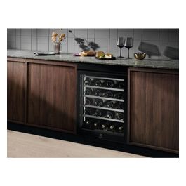 EWUS040B8B Cantinetta Vino 5 ripiani 30 bottiglie colore Nero