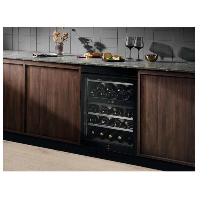Electrolux SERIE 800 EWUD040B8B Cantinetta incasso 33 bottiglie Nero opaco