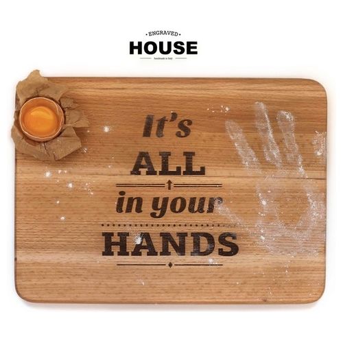 Engraved House Tagliere in legno di faggio Your Hands 25x33
