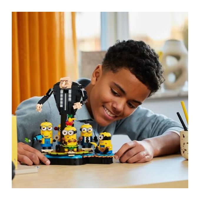 LEGO Cattivissimo Me Gru e Minions in Mattoncini Set dal Film della Illumination Personaggi da Costruire che Danzano Giochi Creativi per Bambini e Bambine da 9 Anni Regalo da Esposizione 75582