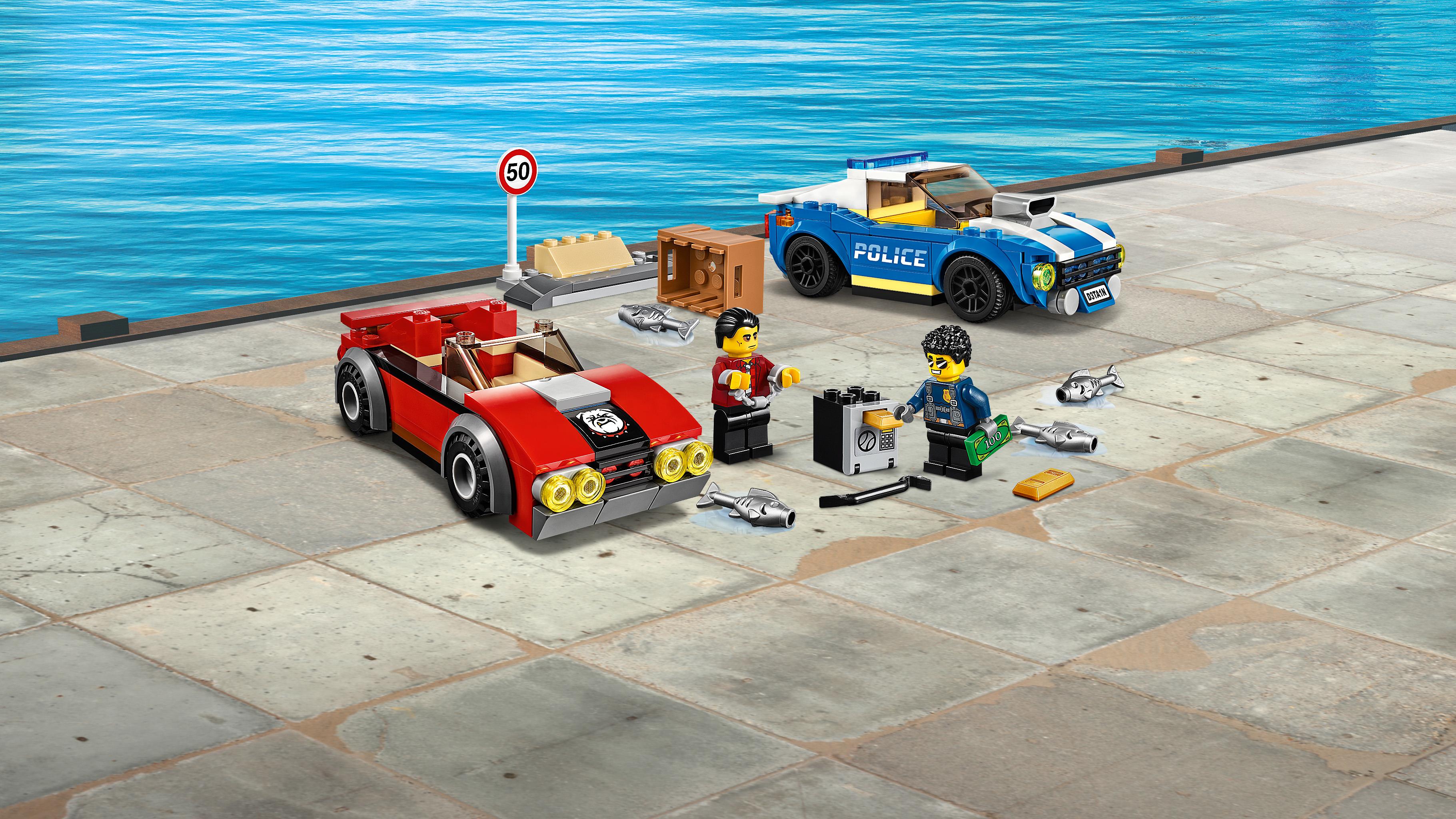 LEGO City Arresto su Strada della Polizia, Set con 2 Macchine Giocattolo e  2 Minifigure, Giochi per Bambini di 5+ Anni, 60242
