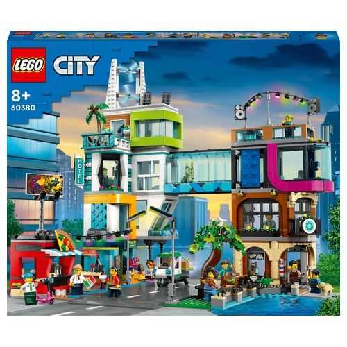LEGO City 60380 Downtown, Modular Building Set con Negozio, Barbiere, Studio Blogging, Hotel, Discoteca e 14 Minifigure