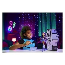 Mattel Set Bambola Monster High Segreti da Brivido Colori Mostruosi Clawdeen Wolf
