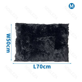 Cuscino in pile di peluche nero Nero