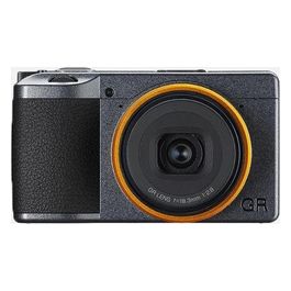 Ricoh GR III Street Edition con Batteria di Ricambio DB110 e Custodia GC-9 Lente di Conversione Grandangolare