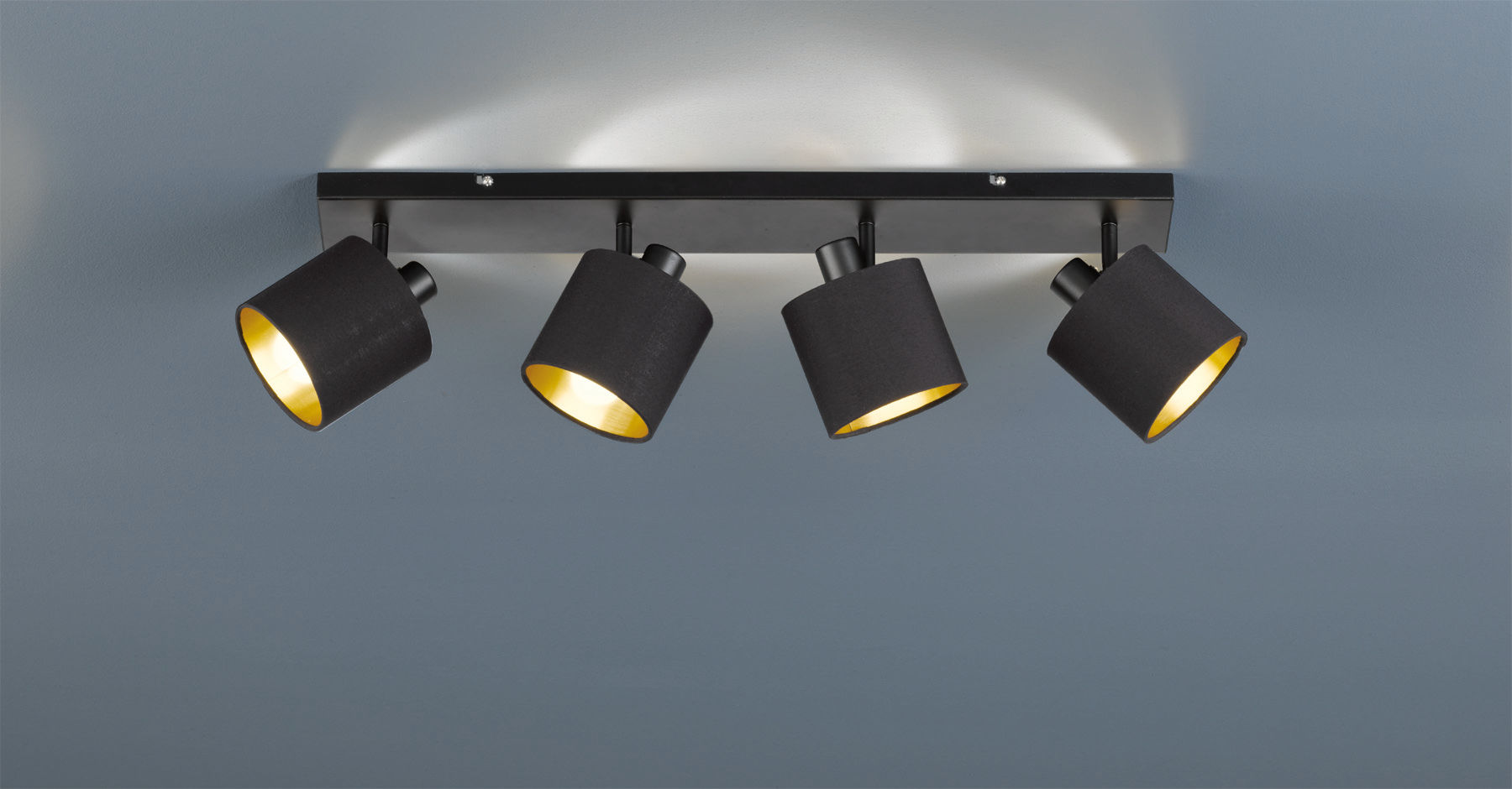 Trio Lighting Tommy Barra 4 Spots Con Diffusori Paralumi Neri E Oro Base Metallo Nero Opaco L.75Cm
